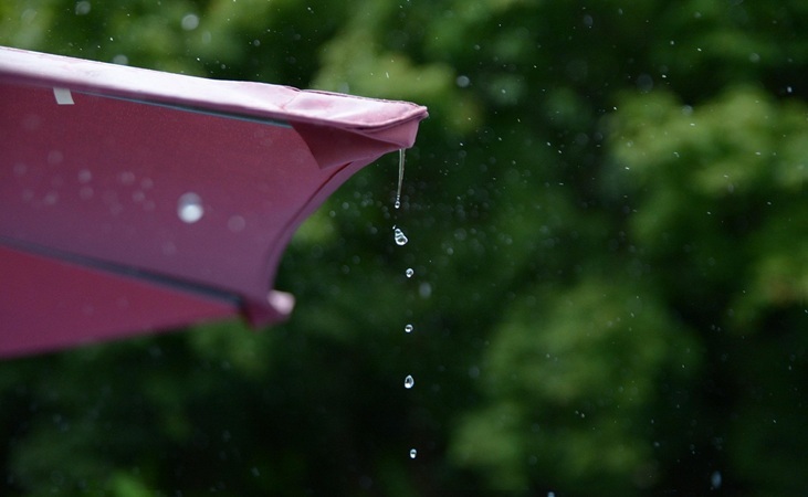 Raindrops on gutter