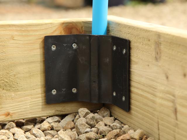 Corner bracket for hooped bed