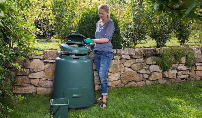 Static plastic compost bin