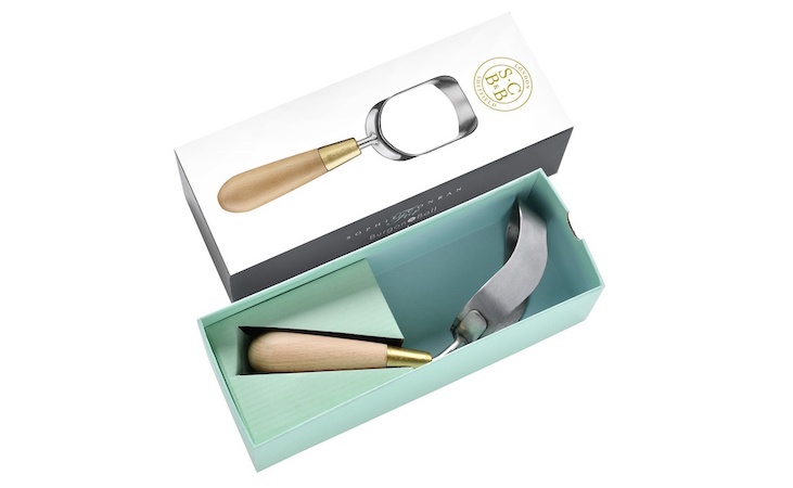 Sophie Conran's hand hoe is packaged in an attractive gift box