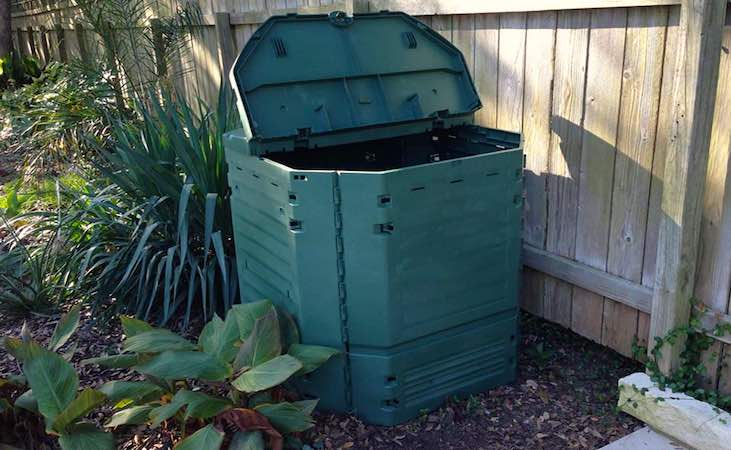 Thermo King compost bin with an open flap